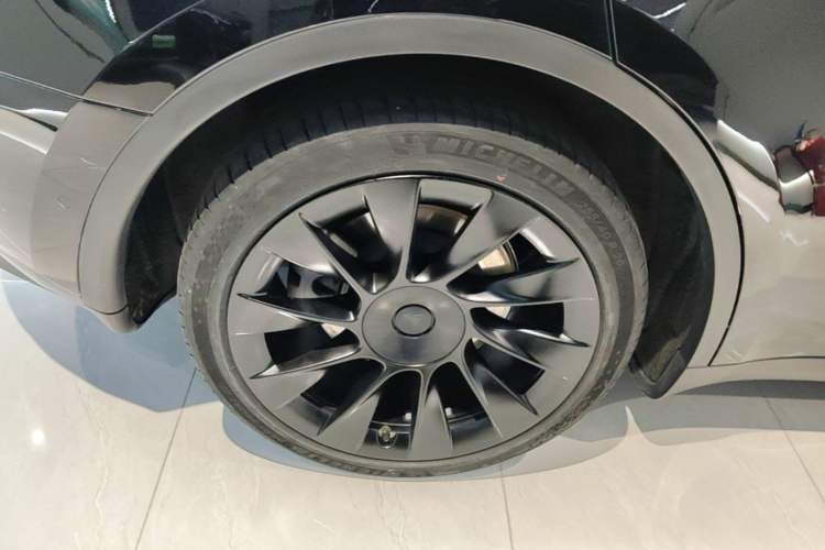 Used Tesla Model Y 2023 Rear-Wheel-Drive Version Right Rear Wheel Hub