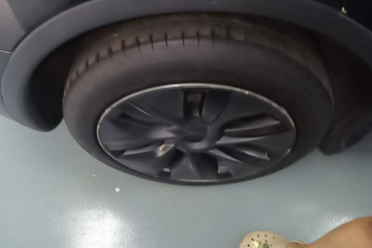 Used Tesla Model Y 2023 Rear-Wheel-Drive Version Right Rear Wheel Hub