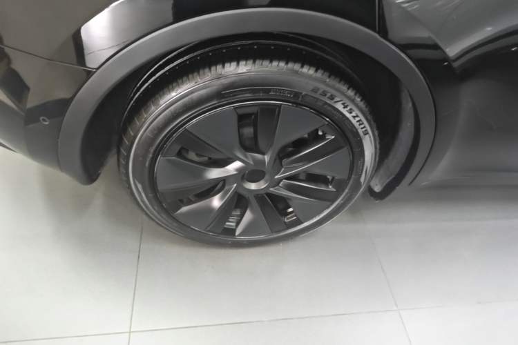 Used Tesla Model Y 2023 Rear-Wheel-Drive Version Right Rear Wheel Hub