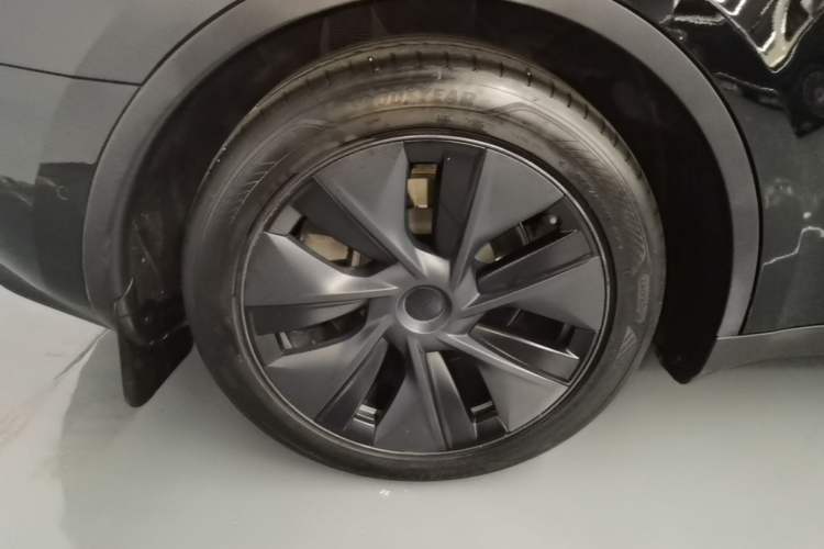 Used Tesla Model Y 2023 Rear-Wheel-Drive Version Right Rear Wheel Hub