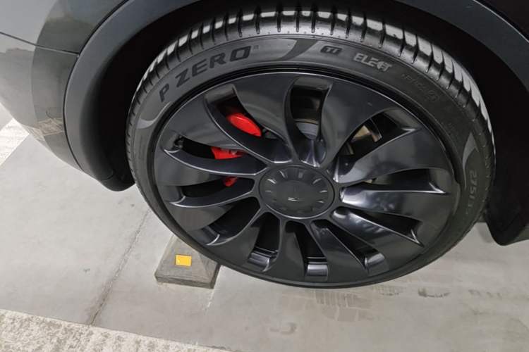 Used Tesla Model Y 2023 High-Performance All-Wheel-Drive Version Right Rear Wheel Hub