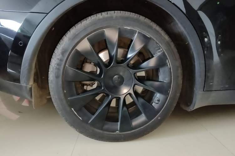 Used Tesla Model Y 2023 Rear-Wheel-Drive Version Right Rear Wheel Hub