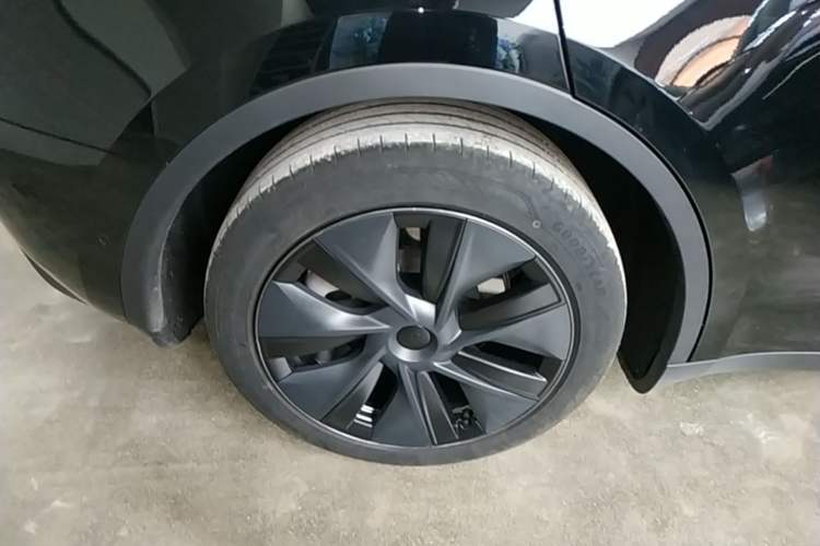 Used Tesla Model Y 2023 Rear-Wheel-Drive Version Right Rear Wheel Hub