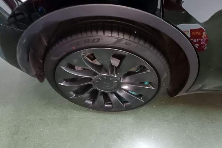 Used Tesla Model Y 2023 Rear-Wheel-Drive Version Right Rear Wheel Hub
