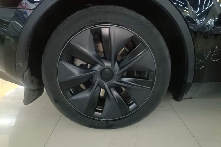 Used Tesla Model Y 2023 Rear-Wheel-Drive Version Right Rear Wheel Hub