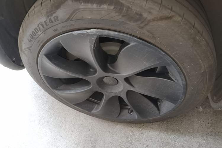 Used Tesla Model Y 2023 Rear-Wheel-Drive Version Right Rear Wheel Hub