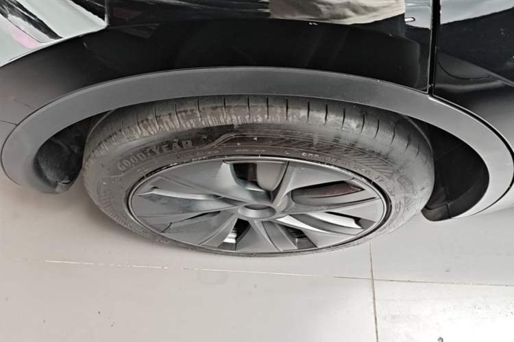 Used Tesla Model Y 2023 Rear-Wheel-Drive Version Right Rear Wheel Hub