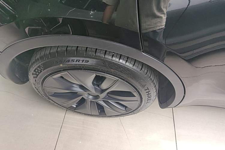 Used Tesla Model Y 2023 Rear-Wheel-Drive Version Right Rear Wheel Hub