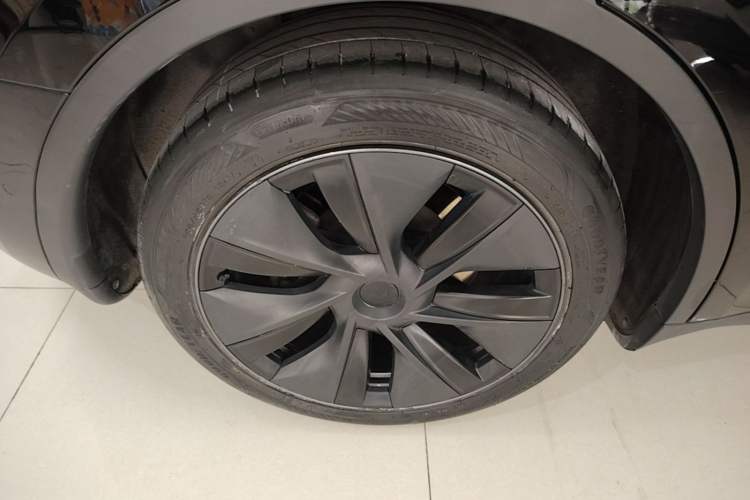 Used Tesla Model Y 2023 Rear-Wheel-Drive Version Right Rear Wheel Hub
