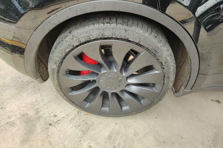 Used Tesla Model Y 2023 High-Performance All-Wheel-Drive Version Right Rear Wheel Hub