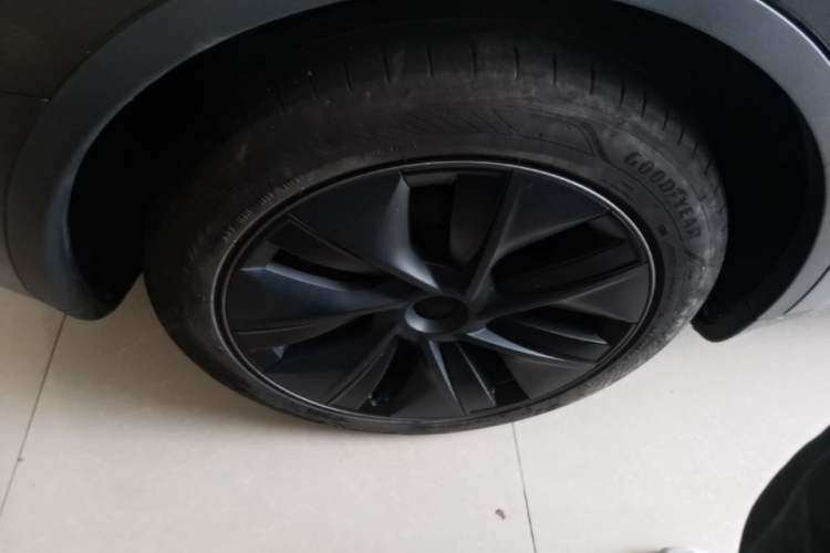 Used Tesla Model Y 2023 Rear-Wheel-Drive Version Right Rear Wheel Hub