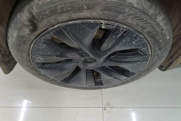 Used Tesla Model Y 2023 Rear-Wheel-Drive Version Right Rear Wheel Hub