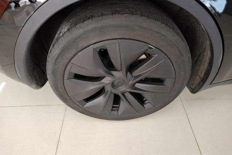 Used Tesla Model Y 2023 Rear-Wheel-Drive Version Right Rear Wheel Hub