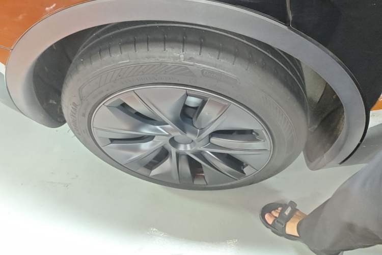 Used Tesla Model Y 2023 Rear-Wheel-Drive Version Right Rear Wheel Hub