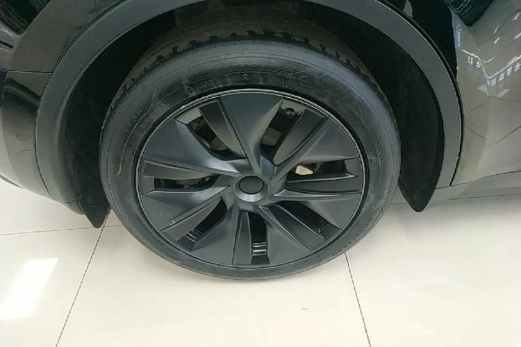 Used Tesla Model Y 2023 Rear-Wheel-Drive Version Right Rear Wheel Hub