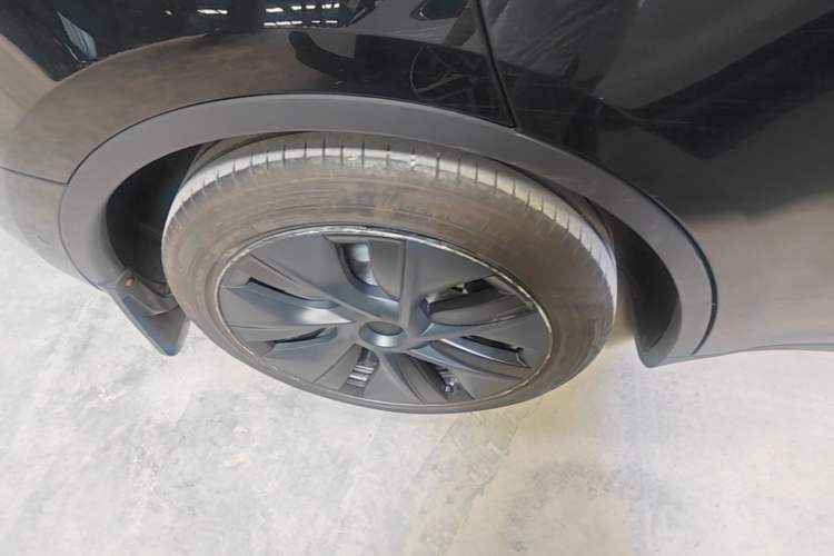 Used Tesla Model Y 2023 Rear-Wheel-Drive Version Right Rear Wheel Hub