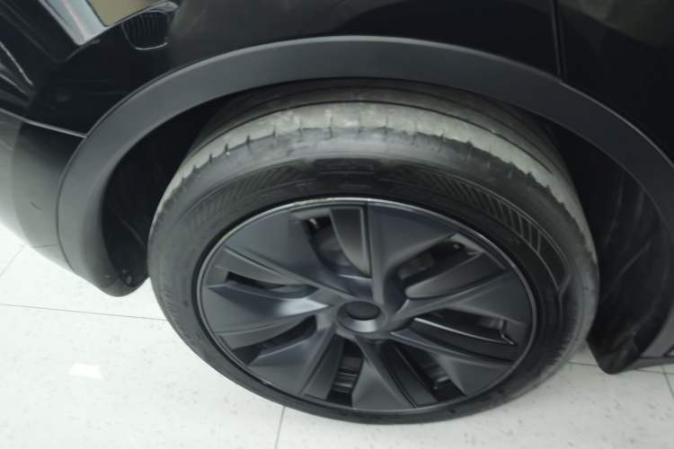 Used Tesla Model Y 2023 Rear-Wheel-Drive Version Right Rear Wheel Hub