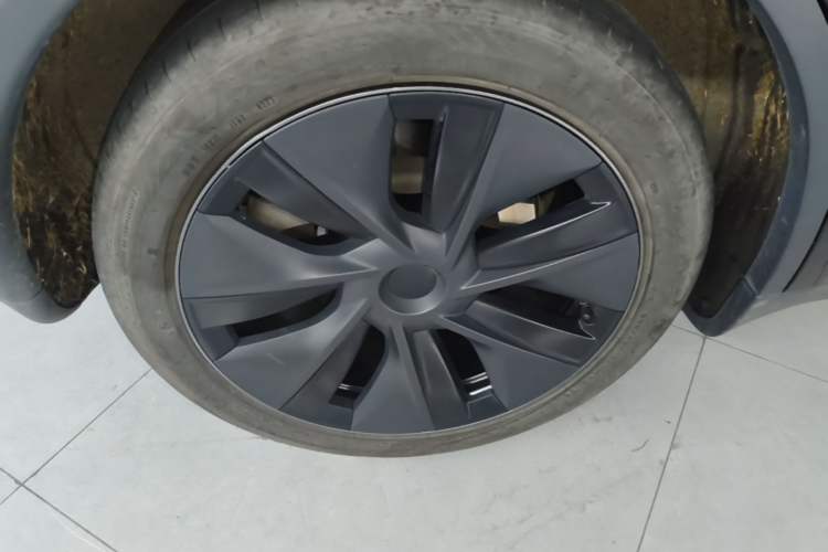 Used Tesla Model Y 2023 Rear-Wheel-Drive Version Right Rear Wheel Hub