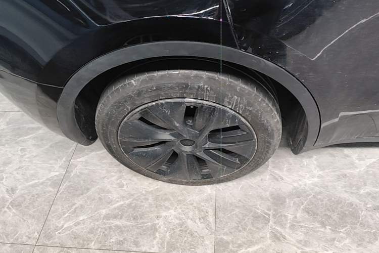 Used Tesla Model Y 2023 Rear-Wheel-Drive Version Right Rear Wheel Hub