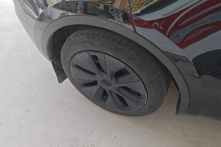 Used Tesla Model Y 2023 Rear-Wheel-Drive Version Right Rear Wheel Hub