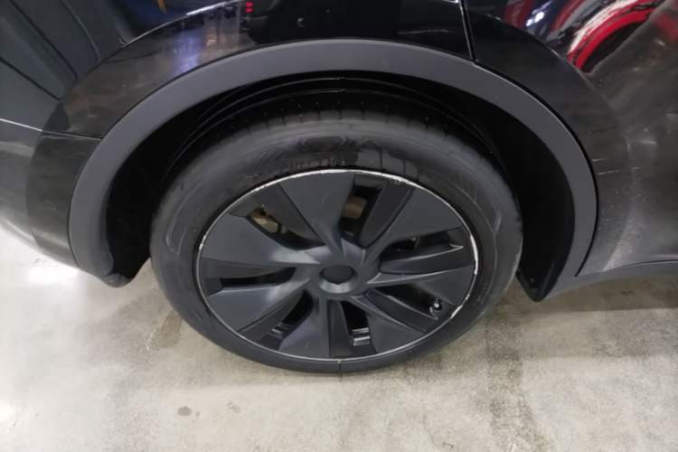 Used Tesla Model Y 2023 Rear-Wheel-Drive Version Right Rear Wheel Hub