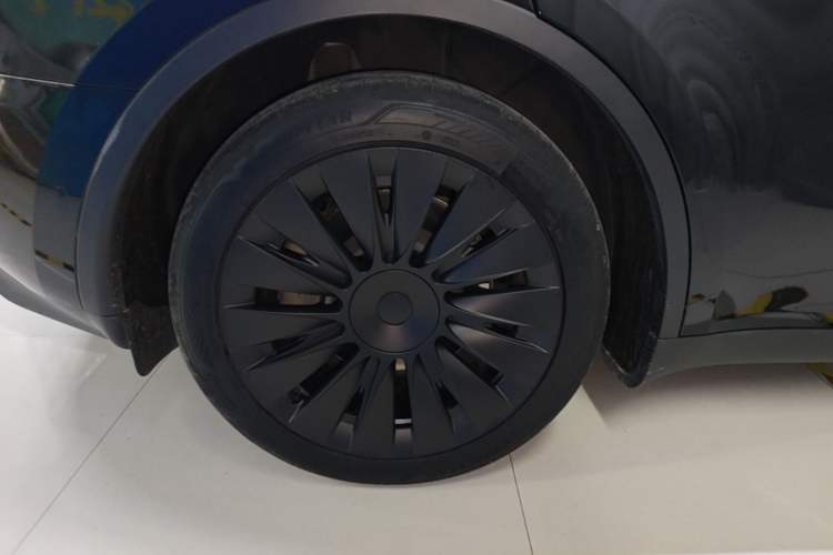 Used Tesla Model Y 2023 Rear-Wheel-Drive Version Right Rear Wheel Hub