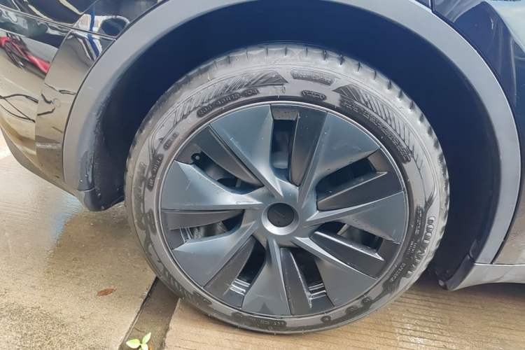 Used Tesla Model Y 2023 Rear-Wheel-Drive Version Right Rear Wheel Hub