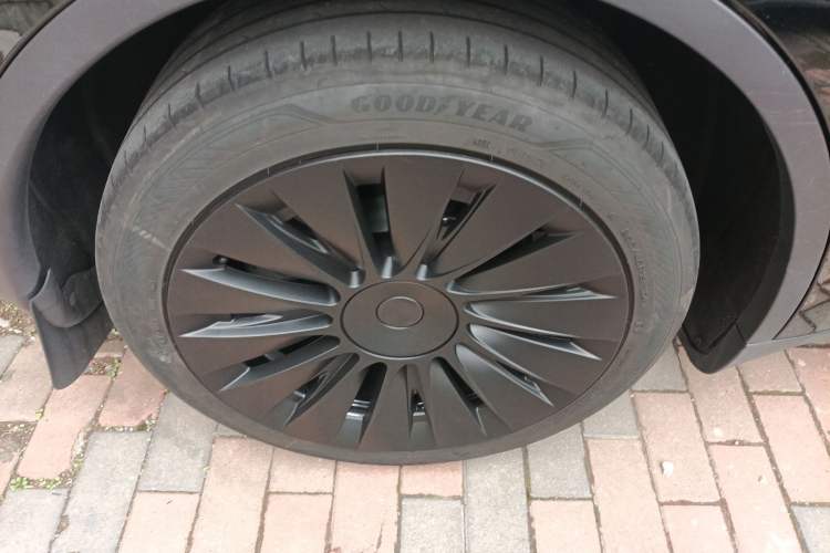 Used Tesla Model Y 2023 Rear-Wheel-Drive Version Right Rear Wheel Hub