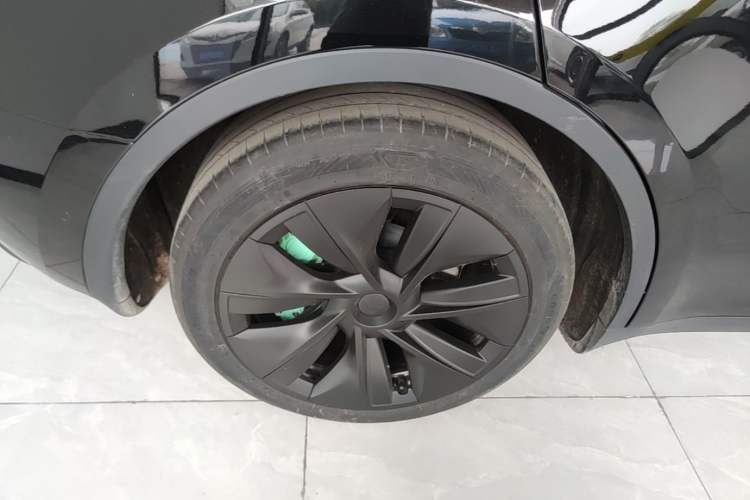 Used Tesla Model Y 2023 Rear-Wheel-Drive Version Right Rear Wheel Hub