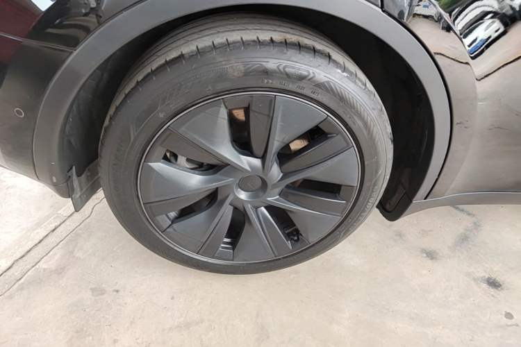 Used Tesla Model Y 2023 Rear-Wheel-Drive Version Right Rear Wheel Hub