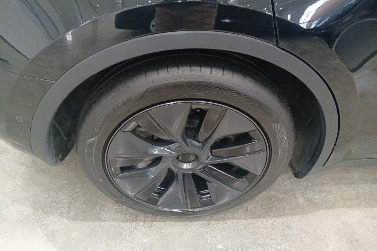 Used Tesla Model Y 2023 Rear-Wheel-Drive Version Right Rear Wheel Hub