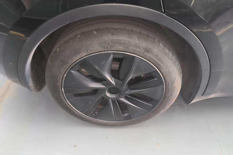 Used Tesla Model Y 2023 Rear-Wheel-Drive Version Right Rear Wheel Hub