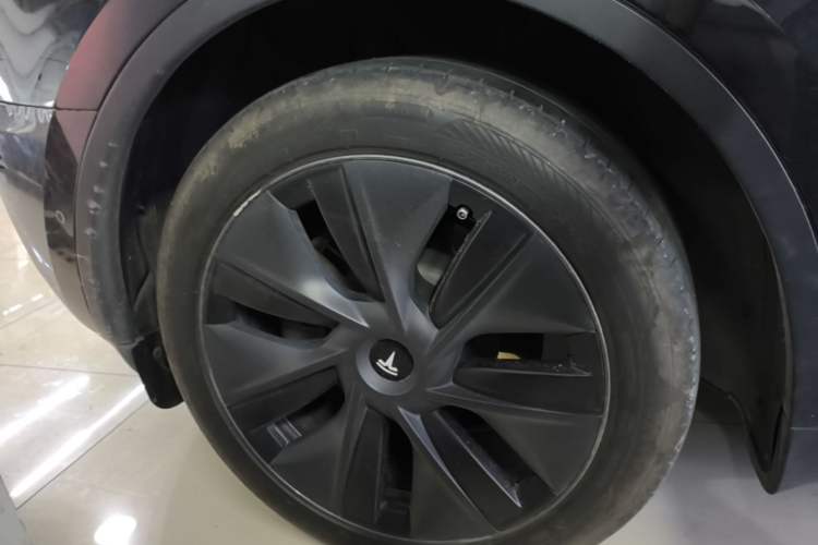Used Tesla Model Y 2023 Rear-Wheel-Drive Version Right Rear Wheel Hub