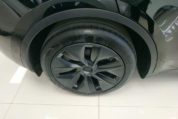 Used Tesla Model Y 2023 Rear-Wheel-Drive Version Right Rear Wheel Hub
