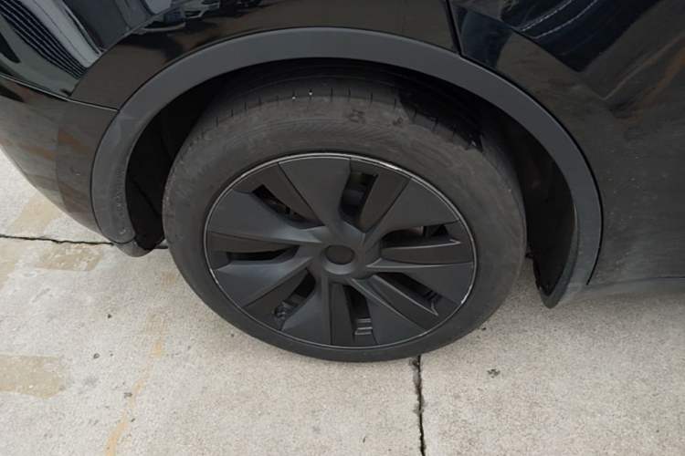 Used Tesla Model Y 2023 Rear-Wheel-Drive Version Right Rear Wheel Hub