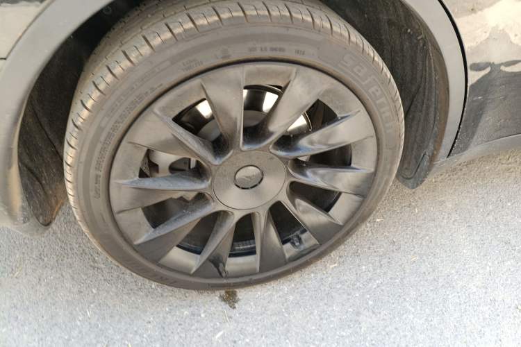 Used Tesla Model Y 2023 Rear-Wheel-Drive Version Right Rear Wheel Hub