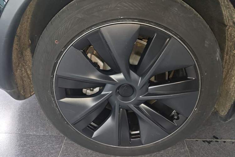 Used Tesla Model Y 2023 Rear-Wheel-Drive Version Right Rear Wheel Hub