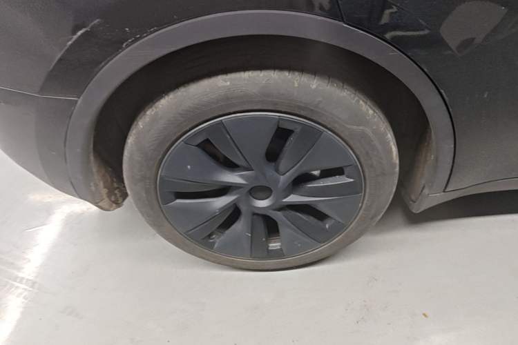 Used Tesla Model Y 2023 Rear-Wheel-Drive Version Right Rear Wheel Hub