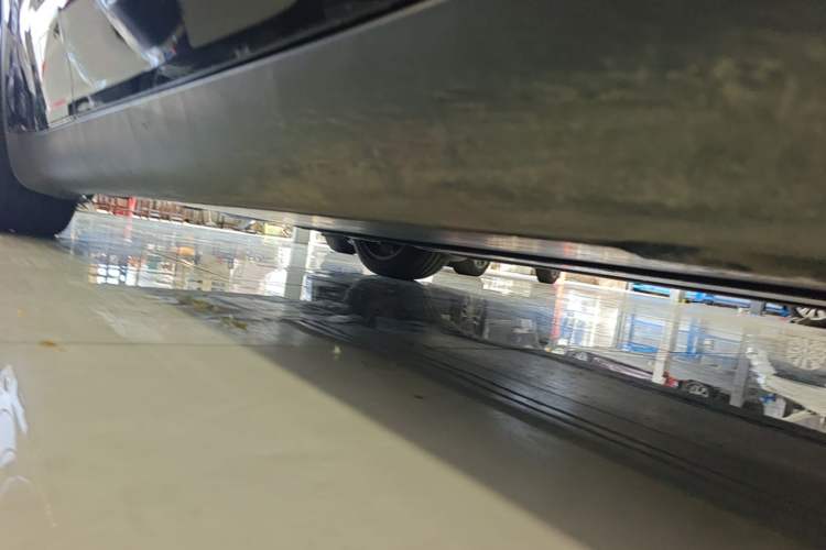 Used Tesla Model Y 2023 Rear-Wheel-Drive Version Right Side Sill