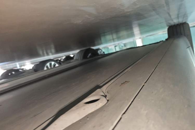 Used Tesla Model Y 2023 Rear-Wheel-Drive Version Right Side Sill
