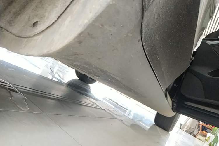 Used Tesla Model Y 2023 Rear-Wheel-Drive Version Right Side Sill