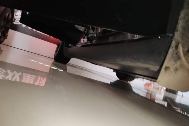 Used Tesla Model Y 2023 Rear-Wheel-Drive Version Right Side Sill