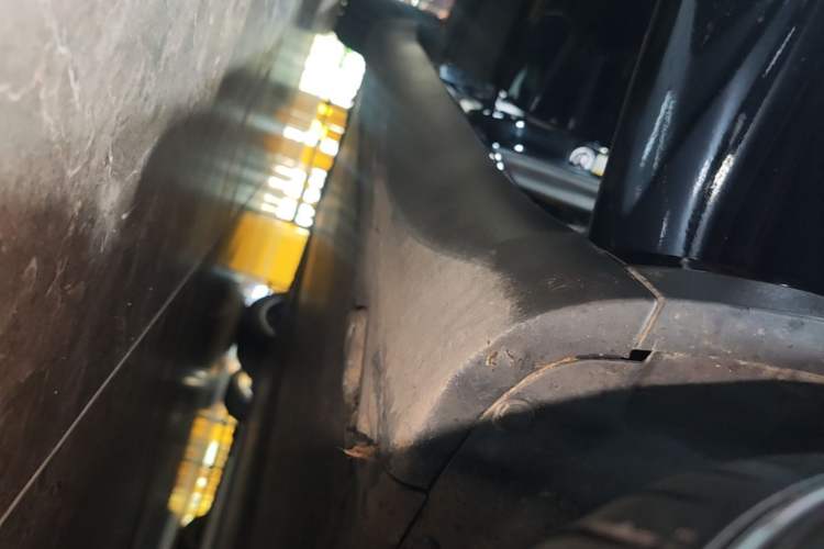 Used Tesla Model Y 2023 Rear-Wheel-Drive Version Right Side Sill