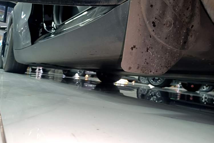 Used Tesla Model Y 2023 Rear-Wheel-Drive Version Right Side Sill