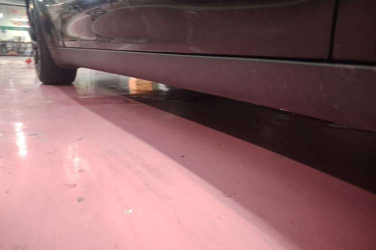 Used Tesla Model Y 2023 Long-Range All-Wheel-Drive Version Right Side Sill