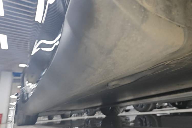 Used Tesla Model Y 2023 High-Performance All-Wheel-Drive Version Right Side Sill