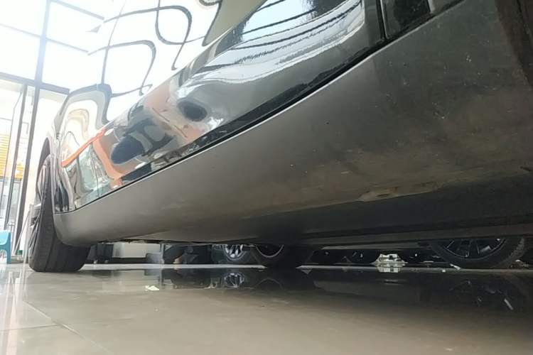 Used Tesla Model Y 2023 Rear-Wheel-Drive Version Right Side Sill