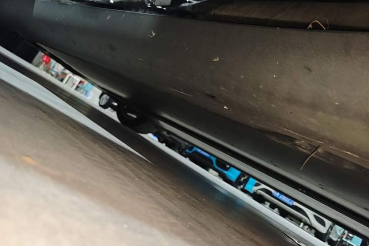 Used Tesla Model Y 2023 Long-Range All-Wheel-Drive Version Right Side Sill