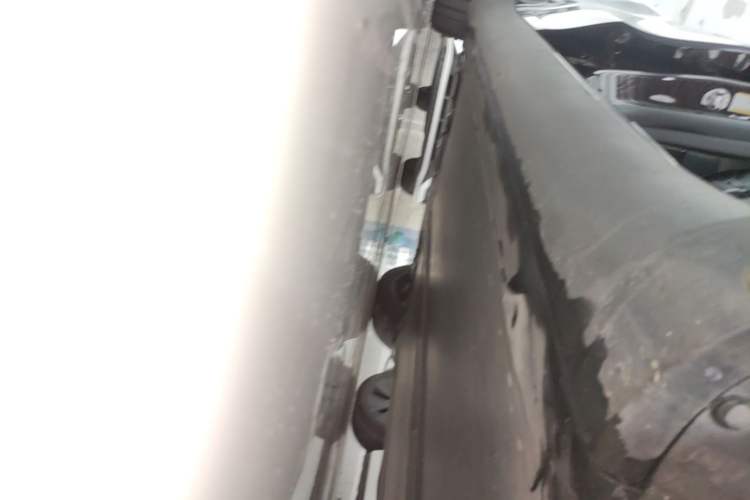 Used Tesla Model Y 2023 Rear-Wheel-Drive Version Right Side Sill