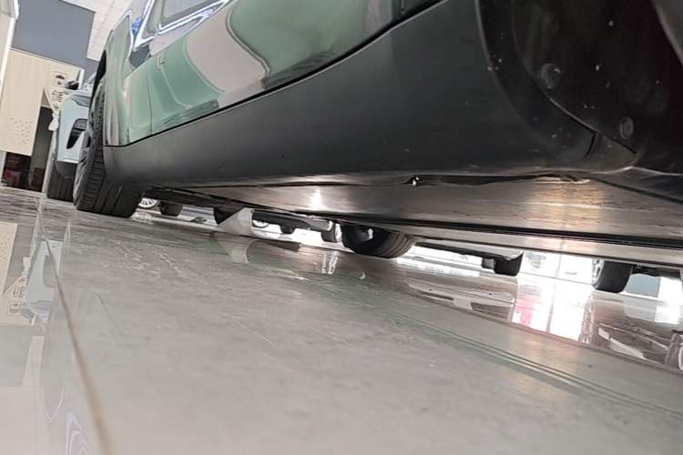 Used Tesla Model Y 2023 Rear-Wheel-Drive Version Right Side Sill